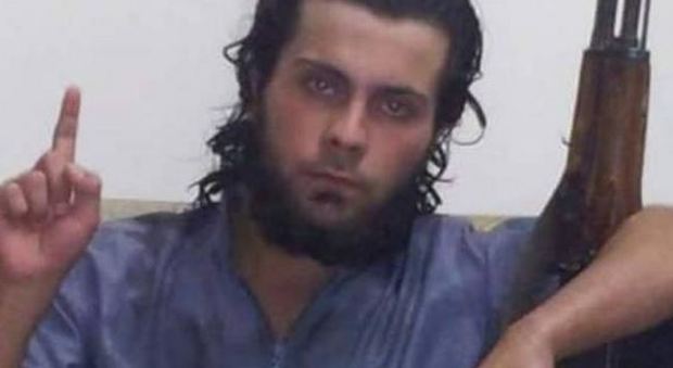 Jihadista uccide la madre in strada: la donna voleva convincerlo a lasciare l'Isis