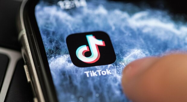 TikTok Live è «diventato uno strip club pieno di minorenni», l'indagine di Forbes