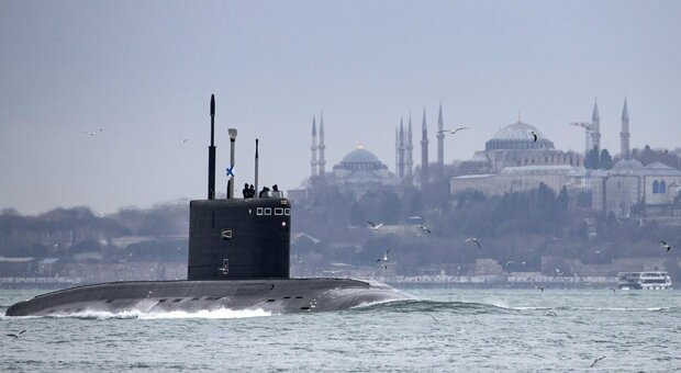L'arma segreta di Putin, i sottomarini Kilo lanciano missili Kalibr dal mar Nero: «Più efficaci dello sbarco anfibio»