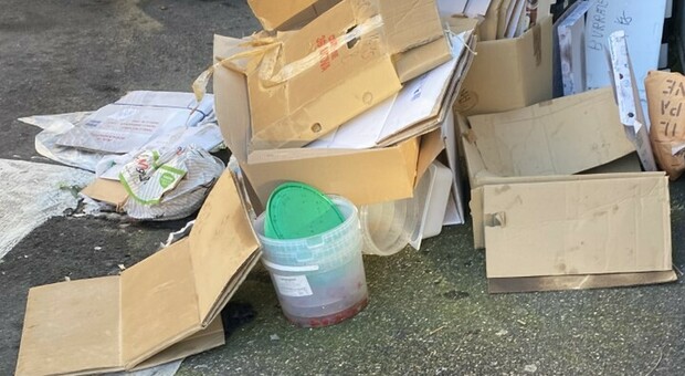 Roma, Prati Fiscali: dopo il mercatino degli Ambulanti di forte dei Marmi rifiuti lungo le strade