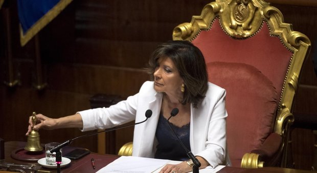 Senato, bagarre in aula sul caso Air Force Renzi: Casellati sospende lavori e bacchetta Bonafede