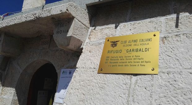 Gran Sasso, festa per il Garibaldi: è il rifugio più antico d'Italia