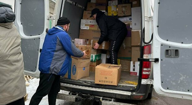 Tarquinia si mobilità: furgoni pieni di generi di prima necessità verso Ternopil in Ucraina