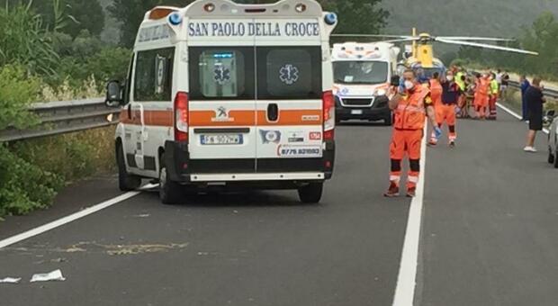 Incidente sulla superstrada per Terracina, motociclista di Frosinone perde un braccio e una gamba