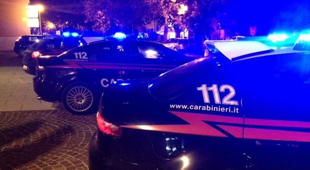 Foligno, 8 marzo di terrore, donna rapinata mentre è sola in auto: il bandito le punta un coltello alla gola e poi sparisce. Carabinieri in azione.