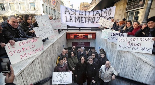 Roma, la metro Barberini non riapre: il collaudo boccia le scale mobili