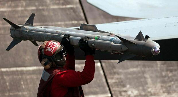 Missile AIM-9, l'arma americana da 400mila dollari che ha distrutto il pallone spia cinese