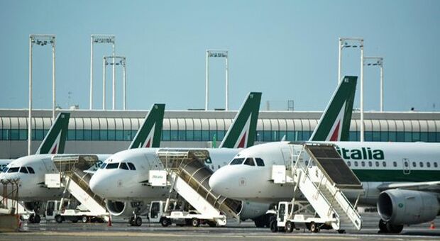 Alitalia, erogati i ristori dall'Ue: domani ai dipendenti la seconda metà degli stipendi di marzo