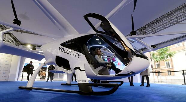 Fiumicino, Volocopter ha effettuato il primo test: in elicottero dall'aeroporto a Roma con il «taxi volante»