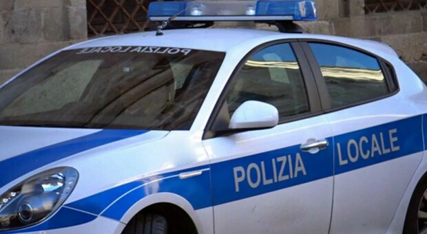 Revisione e patente scadute, comandante della polizia locale di Sezze multato dai colleghi