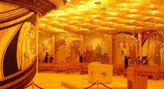 Padre Pio, salma traslata dalla cripta d'oro al vecchio santuario più spartano