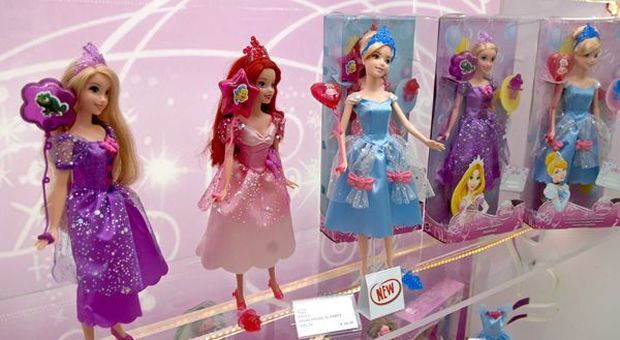 Usa, cresce movimento anti-plastica: nel mirino Barbie e Lego