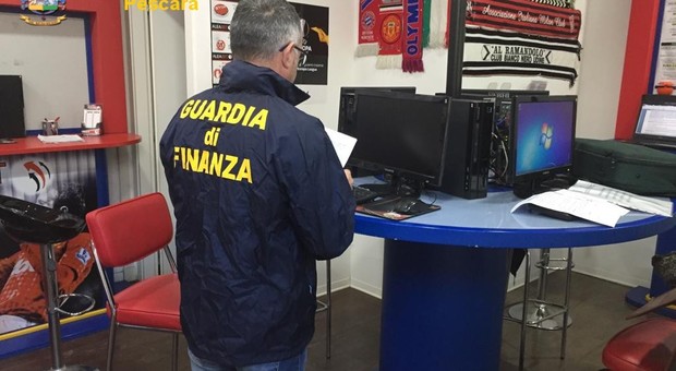 Pescara, la Finanza sequestra una sala scommesse abusiva
