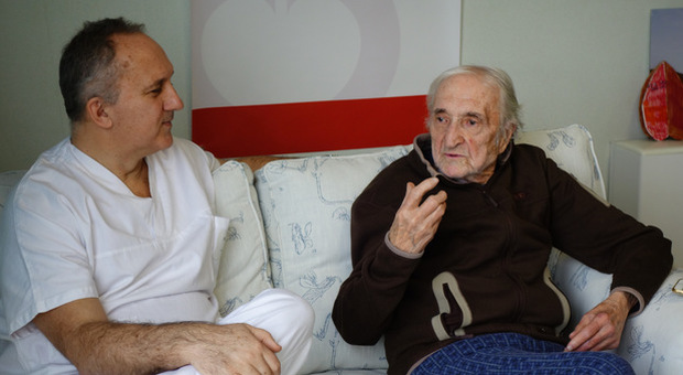 Roma, tumore al fegato di 10 cm asportato a paziente di 91 anni: «Rarissimi i casi chirurgici a questa età»