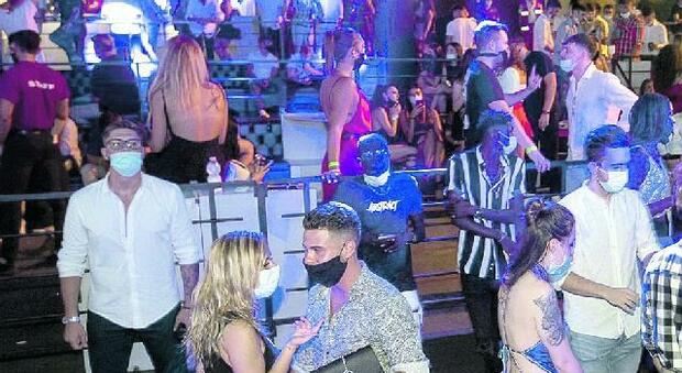 Capodanno 2021 a Roma, feste annullate e caccia ai party clandestini: si potrà andare in discoteca?