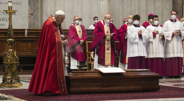 Papa Francesco silura a 57 anni il vescovo portoricano No-vax
