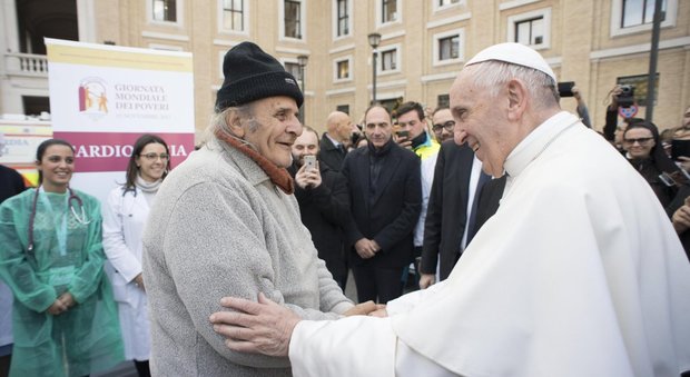 Fine vita, svolta del Papa: lecito sospendere le cure quando sono inutili