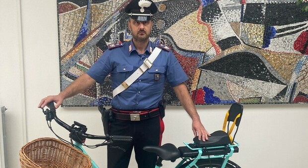 Terni, I carabinieri recuperano la bici elettrica rubata al sindaco: Denunciati in due
