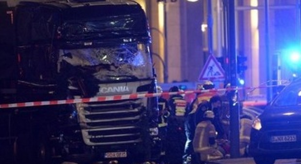 Attentato a Berlino, il tir della strage partito dall'Italia: il 16 era in Brianza