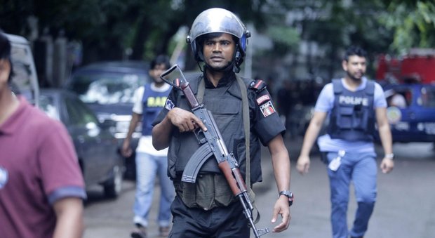 Bangladesh, assalto al bar a Dacca: Torturato chi non sapeva il Corano