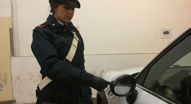 Roma, truffa dello specchietto, scoperti dai carabinieri offrono 700 euro per corromperli: arrestati