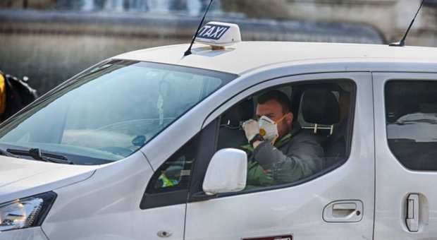Coronavirsu Roma, taxi, corse gratis per i medici. «Per lo Spallanzani 50 auto»