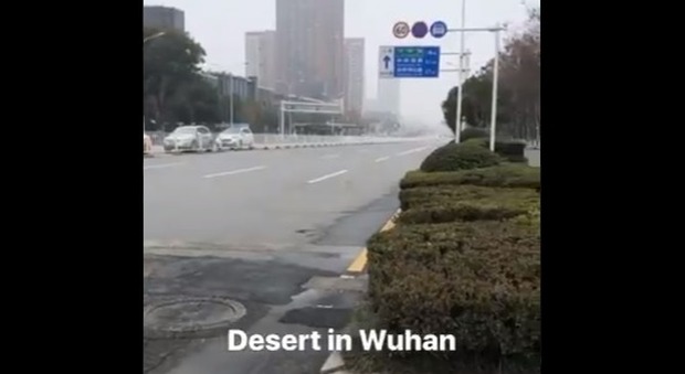 Virus Cina, un italiano bloccato a Wuhan: «Città spettrale, non so quando mi lasceranno partire»