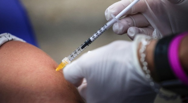No vax, vaccini «in cambio di droga ai tossicodipendenti»: così ottenevano il Green pass
