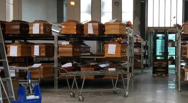 Prima Porta, lo stop delle cremazioni: agenzie funebri nel caos. «Costi più alti per i parenti»