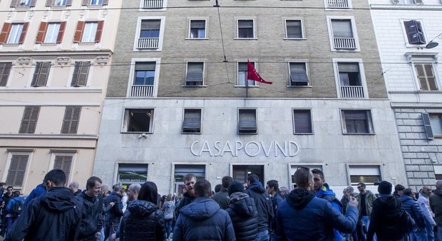 Roma, il Mef scrive alla sindaca Raggi: lo sgombero di CasaPound non è una priorità