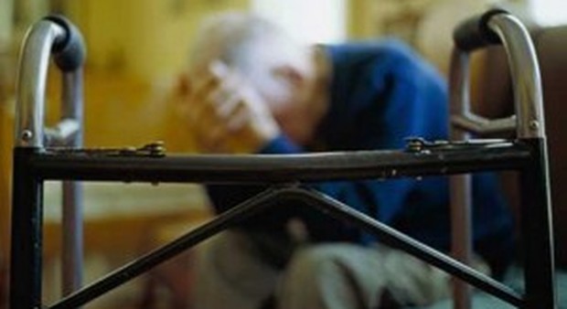 Roma, «Basta birre»: massacra il padre 80enne di botte perché si rifiuta di farlo bere ancora