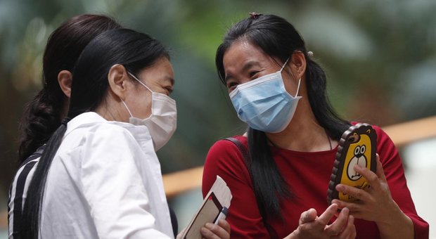 Coronavirus, caso sospetto in Francia: «Una donna di Wuhan ha scritto su Wechat di avere febbre e tosse»
