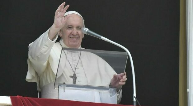 Papa Francesco: «Il crocifisso non va strumentalizzato o ridotto a oggetto scaramantico»