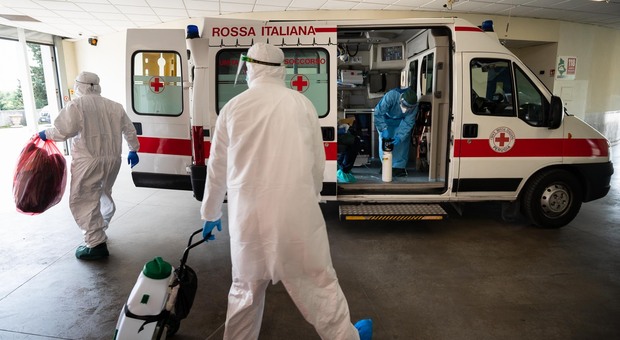 Perugia, bimbo di un anno arriva in ospedale in fin di vita: ipotesi maltrattamenti. La madre: «Soffocava, l'abbiamo scosso»