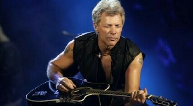 Bon Jovi positivo al Covid, era vaccinato. Annullati i concerti: «Mettete la mascherina»