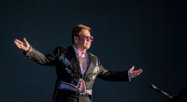 Elton John e il cancro alla prostata: «Stavo per morire, mi sono salvato per 24 ore»