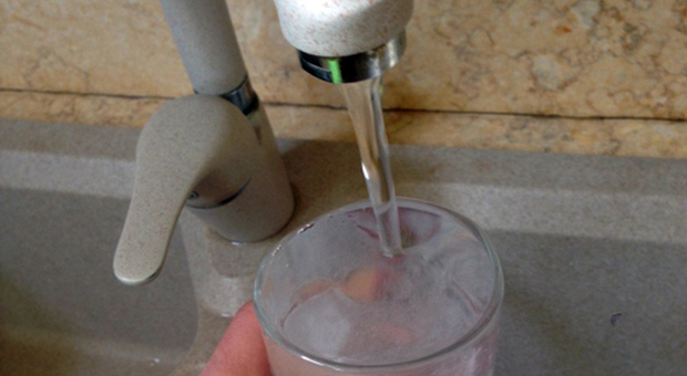 Batterio nell'acqua, centinaia di gastroenteriti in Abruzzo. «Vietato bere dal rubinetto, non è potabile»