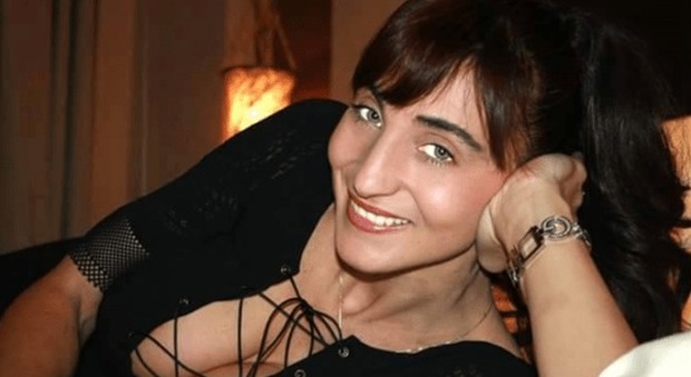 Anna Ciriani in alcune foto che nel 2008 condussero alla sua temporanea sospensione
