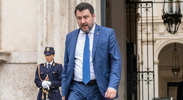 Reddito cittadinanza, Salvini insiste: «Abolirlo, meglio i voucher». Ma c è il no del governo