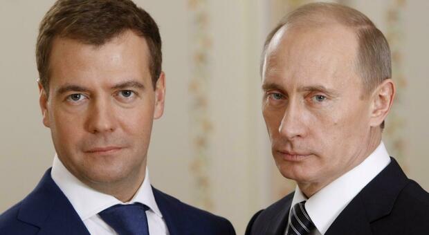 Guerra nucleare, l'ex presidente Medvedev (ora consigliere di Putin): «Gli Stati Uniti rischiano una grande esplosione atomica»