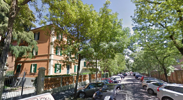 Bologna, maliano tenta di violentare la coinquilina: all'arrivo die carabinieri si lancia dalla finestra