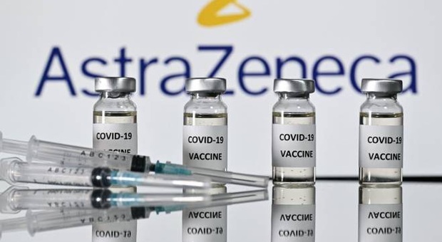 AstraZeneca, approvato il vaccino dall'Ema: valido anche per gli over 55