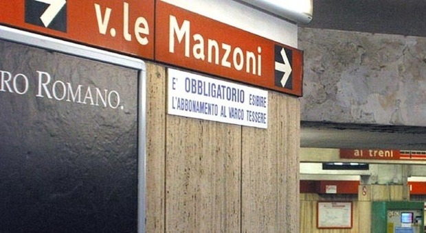 Roma, security Atac blocca scippatore in metro: stava rubando un portafoglio