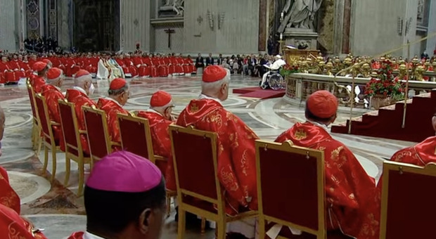 Al Concistoro entrano 16 elettori e sembra già un pre-conclave ma il Papa silenzia il dibattito in aula forse per evitare contestazioni