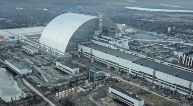 Chernobyl, nuovi danni alla linea elettrica che alimenta la centrale. Il fisico: ecco cosa accadrebbe se fosse colpita da un missile
