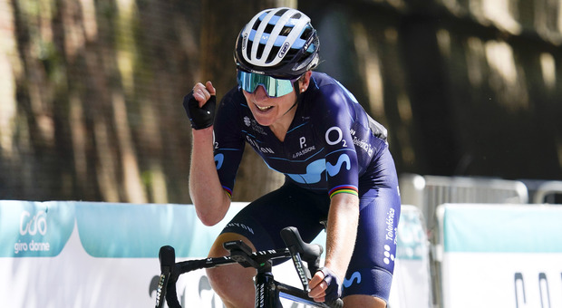Giro Donne 2022, Van Vleuten vince la quarta tappa e si prende la Maglia Rosa