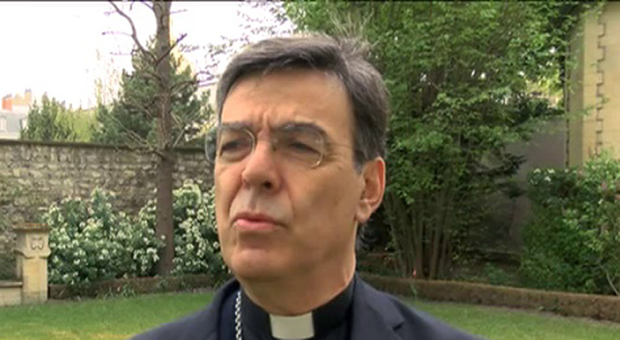 Il vescovo di Parigi ribadisce il no al preservativo: le frasi che fanno discutere