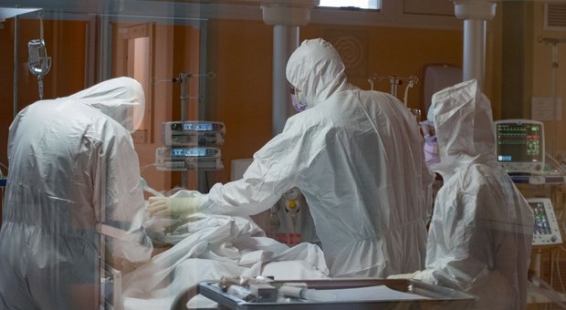 Medico dell'ospedale di Frosinone racconta le sensazioni dei pazienti Covid:  «Dottore, sento la sabbia in gola»