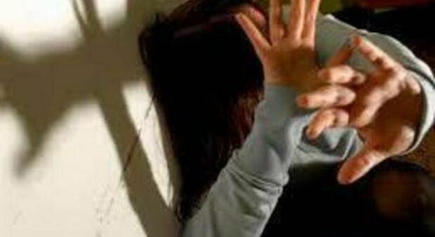Milano, violentata in ascensore nel condominio di casa: stupratore condannato a 7 anni e 8 mesi