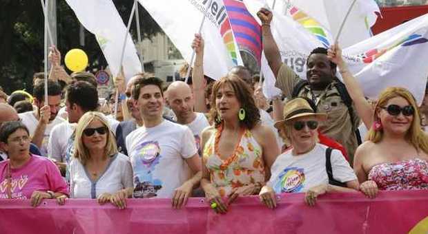 Gay Pride, la consigliera Pd: «Osceno». Scontro nel partito: «Si dimetta»